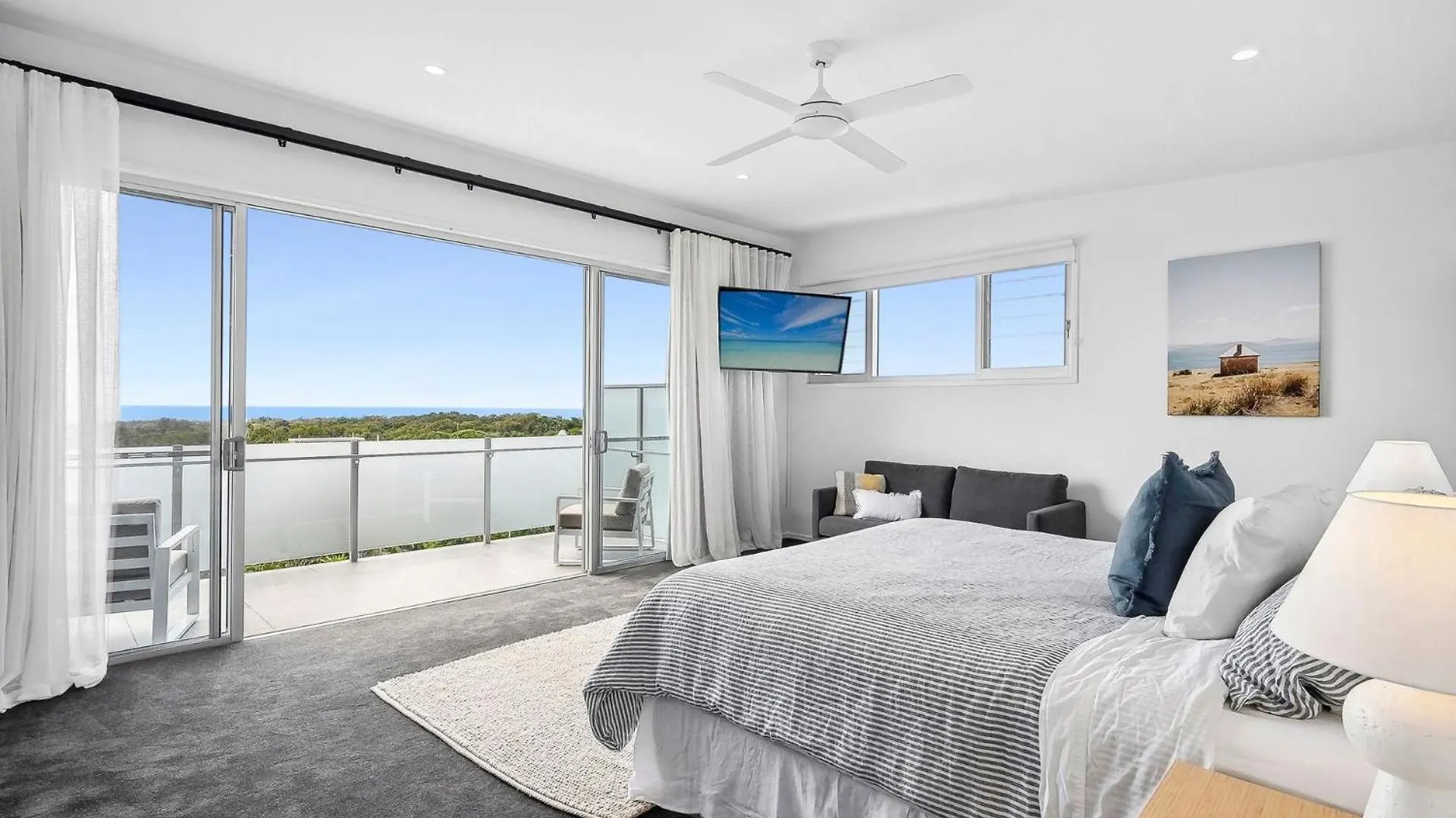Beautiful Three-Story Villa Footsteps To The Beach Coolum Beach
