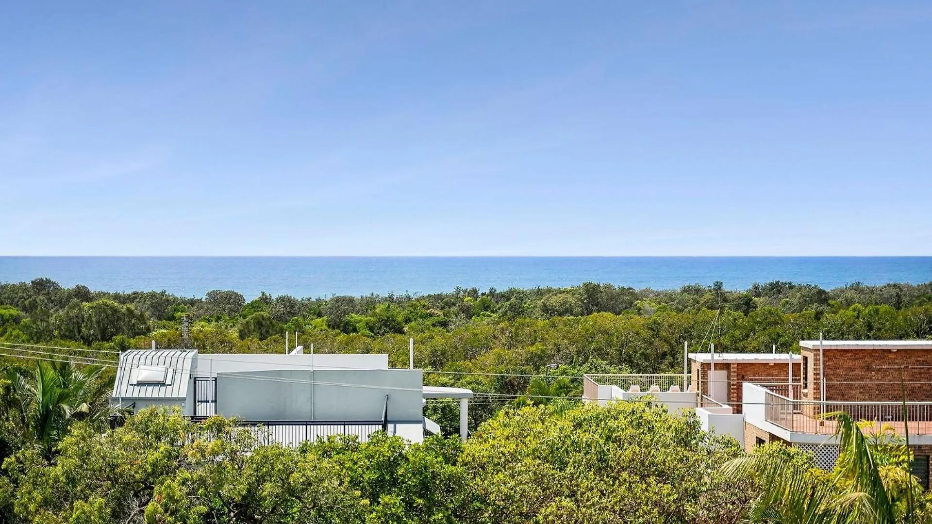 Beautiful Three-Story Villa Footsteps To The Beach Coolum Beach
